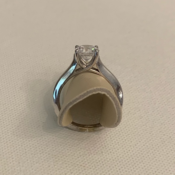 Metal Ring - Picture 2 of 7